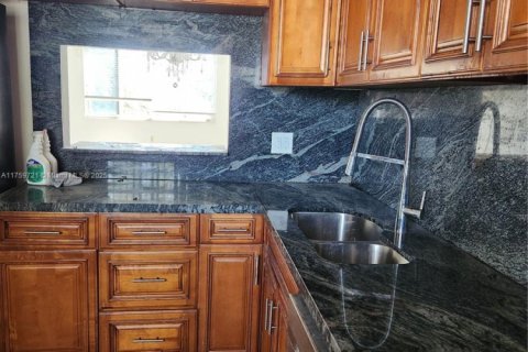Condo in Pompano Beach, Florida, 2 bedrooms  № 1707553 - photo 19
