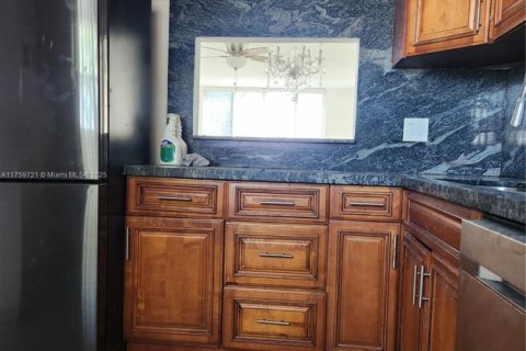 Condo in Pompano Beach, Florida, 2 bedrooms  № 1707553 - photo 18