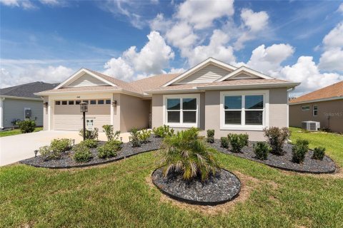 House in The Villages, Florida 3 bedrooms, 131.83 sq.m. № 1796185 - photo 2