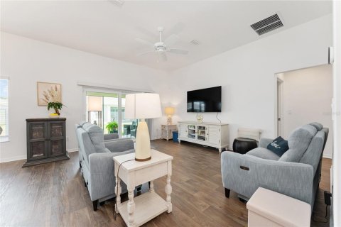 House in The Villages, Florida 3 bedrooms, 131.83 sq.m. № 1796185 - photo 4