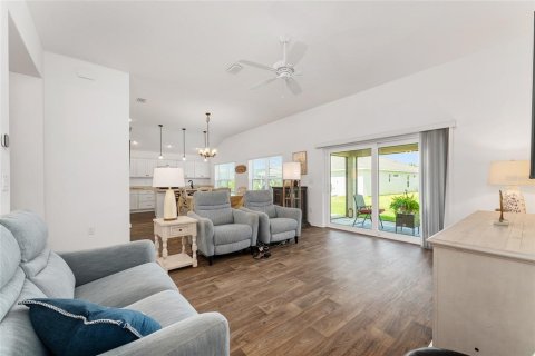 House in The Villages, Florida 3 bedrooms, 131.83 sq.m. № 1796185 - photo 5