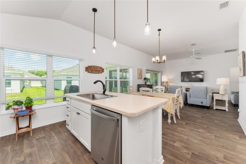 House in The Villages, Florida 3 bedrooms, 131.83 sq.m. № 1796185 - photo 9