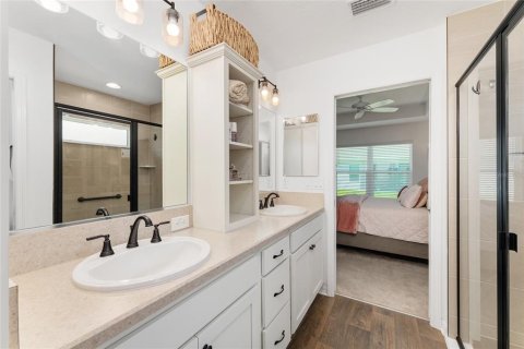 House in The Villages, Florida 3 bedrooms, 131.83 sq.m. № 1796185 - photo 15