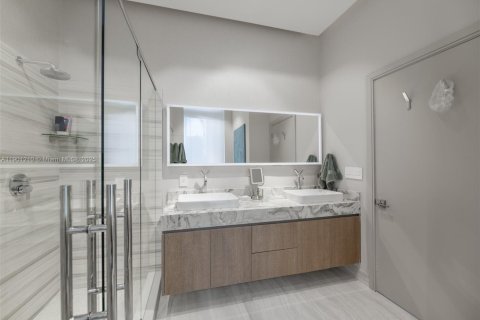 Condominio en venta en Miami, Florida, 2 dormitorios, 116.59 m2 № 1952326 - foto 21