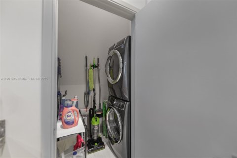 Condominio en venta en Miami, Florida, 2 dormitorios, 116.59 m2 № 1952326 - foto 11