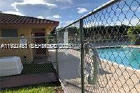 Condo in Miami, Florida, 2 bedrooms  № 1986881 - photo 25