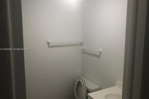 Condo in Miami, Florida, 2 bedrooms  № 1986881 - photo 9