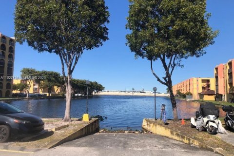 Condo in Miami, Florida, 2 bedrooms  № 1986881 - photo 26