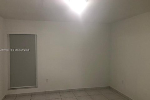 Condo in Miami, Florida, 2 bedrooms  № 1986881 - photo 12