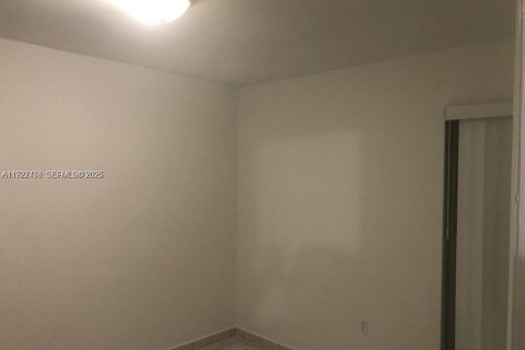 Condo in Miami, Florida, 2 bedrooms  № 1986881 - photo 13