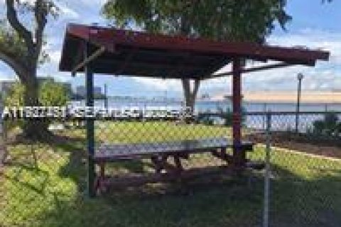 Condo in Miami, Florida, 2 bedrooms  № 1986881 - photo 24