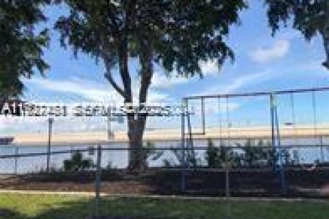 Condo in Miami, Florida, 2 bedrooms  № 1986881 - photo 20