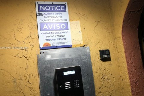 Condo in Miami, Florida, 2 bedrooms  № 1986881 - photo 17