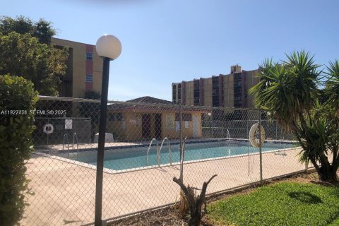 Condo in Miami, Florida, 2 bedrooms  № 1986881 - photo 21