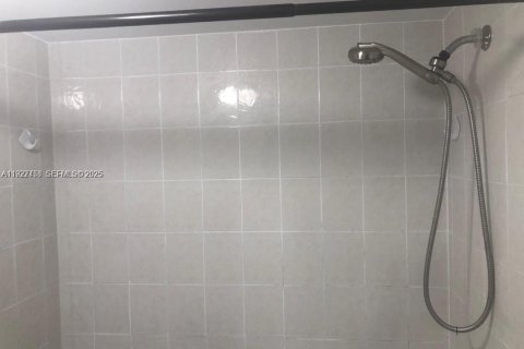 Condo in Miami, Florida, 2 bedrooms  № 1986881 - photo 10