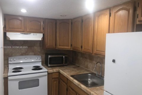 Condo in Miami, Florida, 2 bedrooms  № 1986881 - photo 7