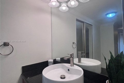 Купить кондоминиум в Тамарак, Флорида 2 спальни, 96.62м2, № 2073073 - фото 7