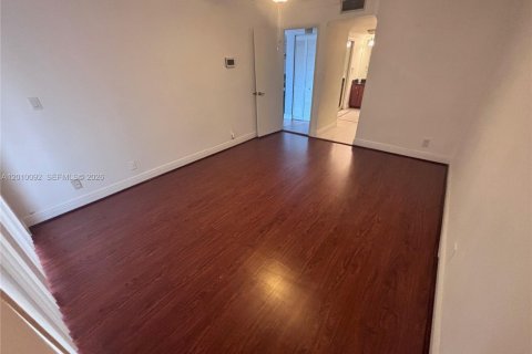 Купить кондоминиум в Тамарак, Флорида 2 спальни, 96.62м2, № 2073073 - фото 9