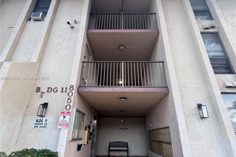 Купить кондоминиум в Тамарак, Флорида 2 спальни, 96.62м2, № 2073073 - фото 15