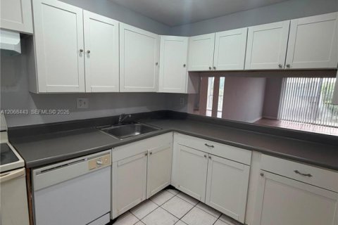 Copropriété à louer à Tamarac, Floride: 2 chambres, 88.16 m2 № 2292685 - photo 4