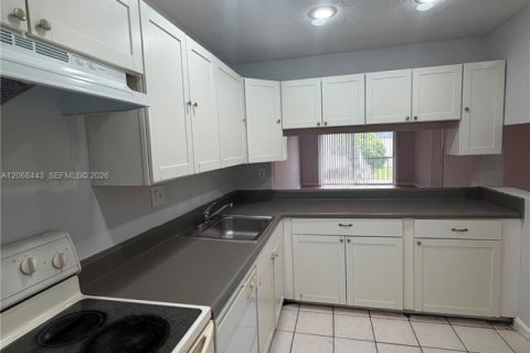 Condo à Tamarac, Floride, 2 chambres  № 2292685