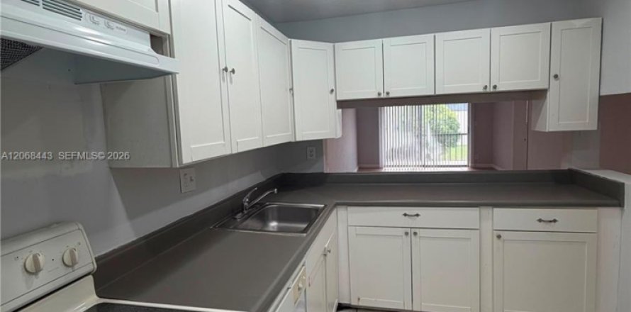 Condo à Tamarac, Floride, 2 chambres  № 2292685