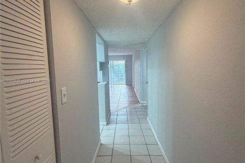 Copropriété à louer à Tamarac, Floride: 2 chambres, 88.16 m2 № 2292685 - photo 5