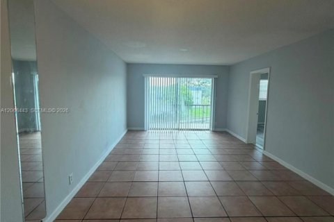 Copropriété à louer à Tamarac, Floride: 2 chambres, 88.16 m2 № 2292685 - photo 6