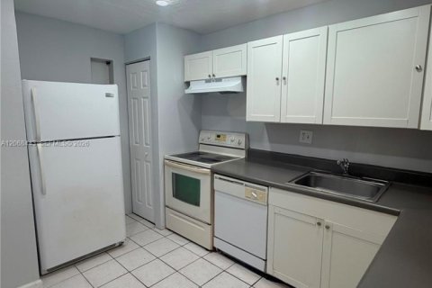 Copropriété à louer à Tamarac, Floride: 2 chambres, 88.16 m2 № 2292685 - photo 2