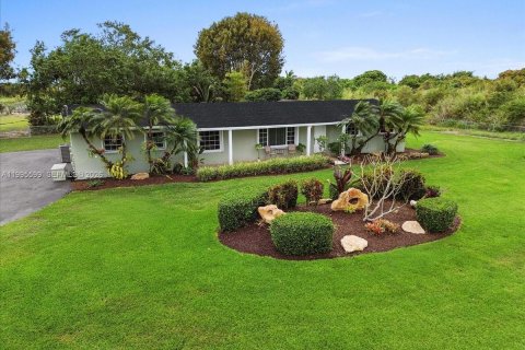 House in Homestead, Florida 4 bedrooms № 2059149