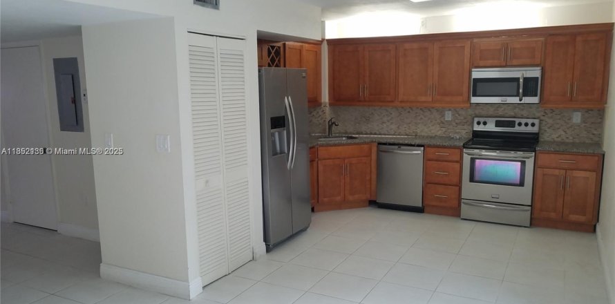 Touwnhouse à Miami, Floride 3 chambres, 125.23 m2 № 1858761