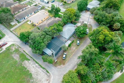 House in Delray Beach, Florida 1 bedroom, 46.45 sq.m. № 1888896 - photo 9