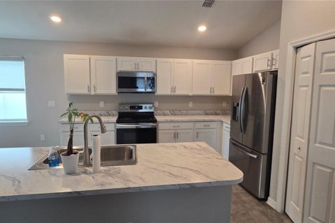 Casa en alquiler en Zephyrhills, Florida, 3 dormitorios, 138.05 m2 № 1917797 - foto 4