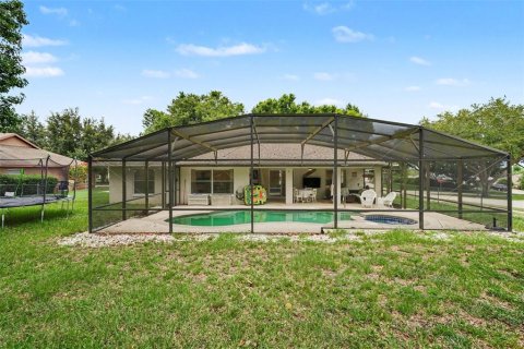 House in Clermont, Florida 3 bedrooms, 158.49 sq.m. № 2236290 - photo 27