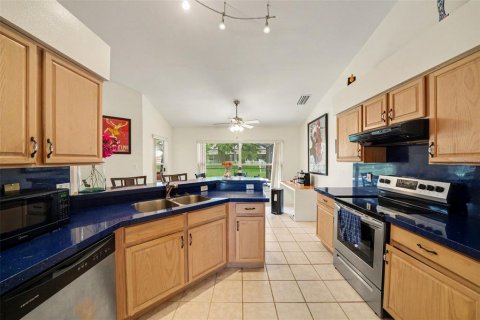 House in Clermont, Florida 3 bedrooms, 158.49 sq.m. № 2236290 - photo 14
