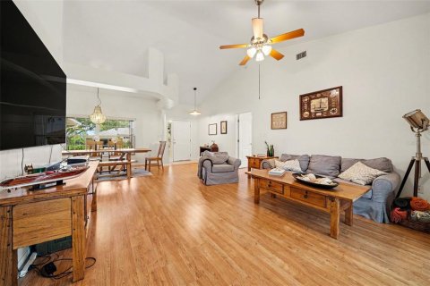 House in Clermont, Florida 3 bedrooms, 158.49 sq.m. № 2236290 - photo 10