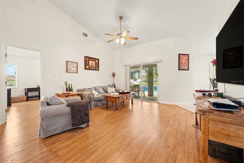 House in Clermont, Florida 3 bedrooms, 158.49 sq.m. № 2236290 - photo 8