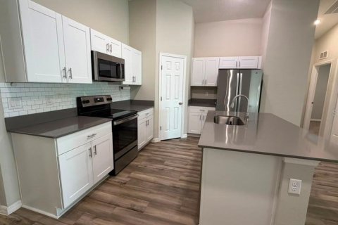 House in Haines City, Florida 3 bedrooms, 150.04 sq.m. № 2284684 - photo 6