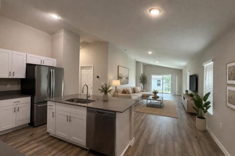 House in Haines City, Florida 3 bedrooms, 150.04 sq.m. № 2284684 - photo 4
