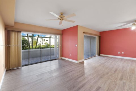 Adosado en venta en Fort Myers, Florida, 3 dormitorios, 226.31 m2 № 1503605 - foto 11