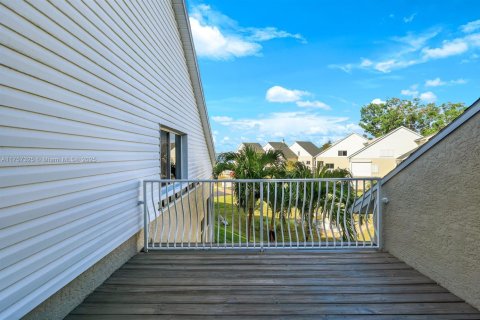 Adosado en venta en Fort Myers, Florida, 3 dormitorios, 226.31 m2 № 1503605 - foto 25