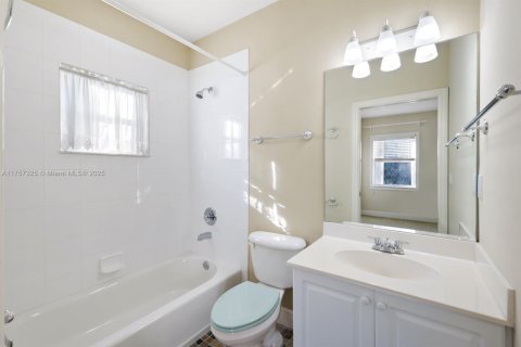 Adosado en venta en Fort Myers, Florida, 3 dormitorios, 226.31 m2 № 1503605 - foto 28