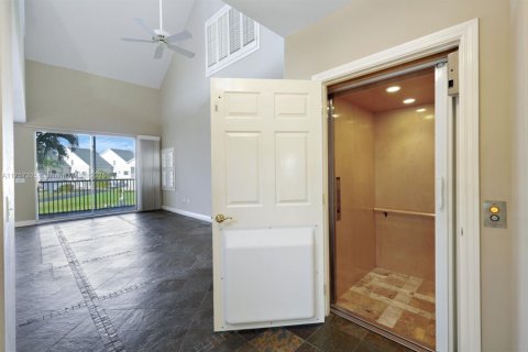 Adosado en venta en Fort Myers, Florida, 3 dormitorios, 226.31 m2 № 1503605 - foto 6