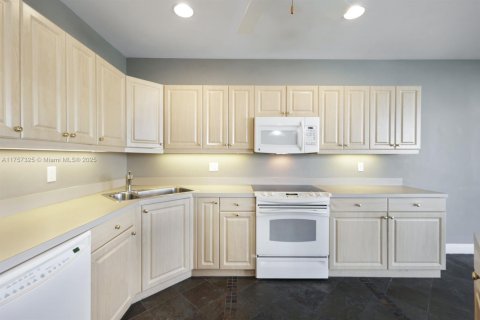 Adosado en venta en Fort Myers, Florida, 3 dormitorios, 226.31 m2 № 1503605 - foto 15
