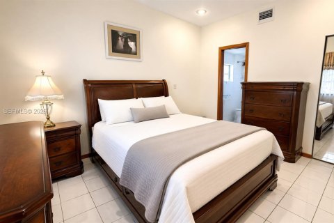 Villa ou maison à vendre à Miami, Floride: 5 chambres, 176.79 m2 № 2349010 - photo 10