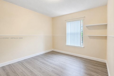 Villa ou maison à vendre à Miami, Floride: 5 chambres, 176.79 m2 № 2349010 - photo 4