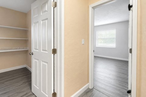 Villa ou maison à vendre à Miami, Floride: 5 chambres, 176.79 m2 № 2349010 - photo 7