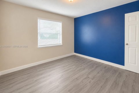 Villa ou maison à vendre à Miami, Floride: 5 chambres, 176.79 m2 № 2349010 - photo 8