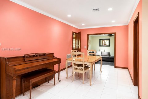 Villa ou maison à vendre à Miami, Floride: 5 chambres, 176.79 m2 № 2349010 - photo 14