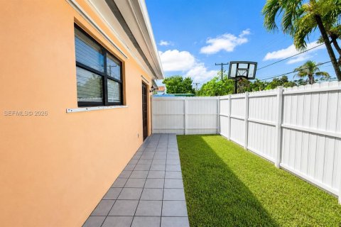 Villa ou maison à vendre à Miami, Floride: 5 chambres, 176.79 m2 № 2349010 - photo 25